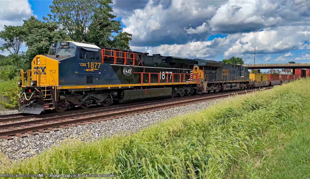 CSX 1877 leads M331.